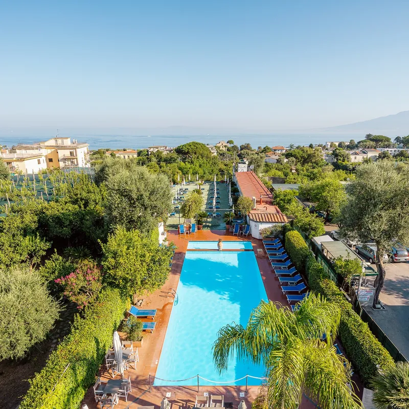 Swimming pool and bar