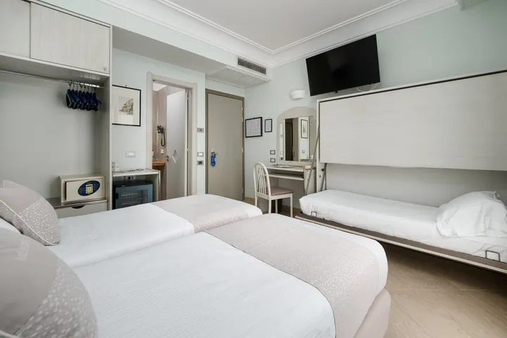 Triple Room with Balcony-3